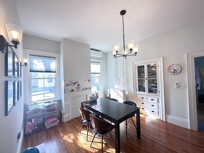 Building Photo - 83 Thorndike St