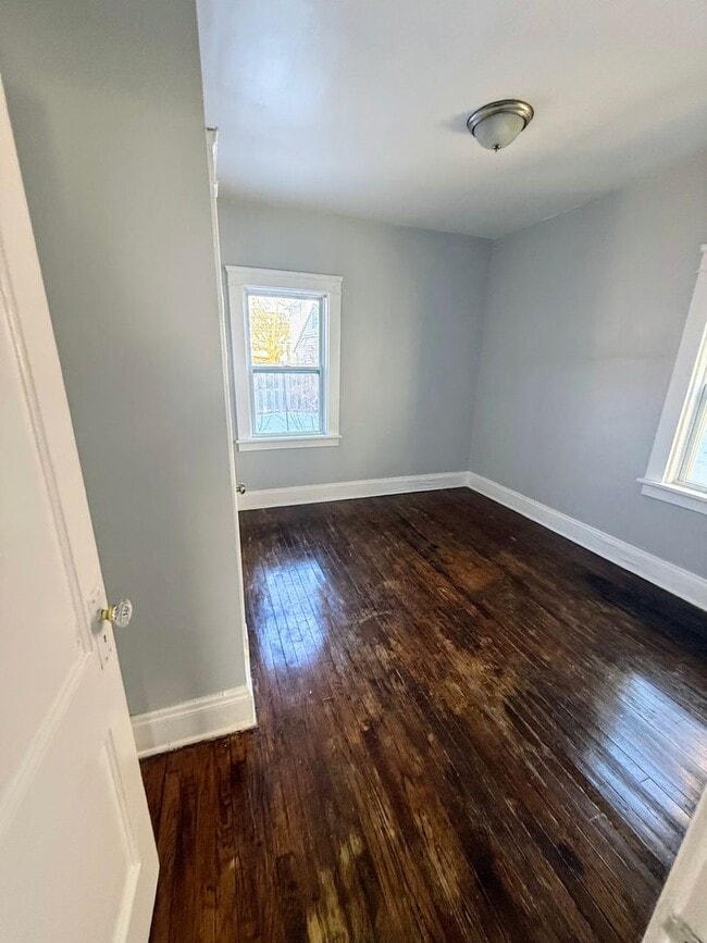 Building Photo - Welcome to your new home in the heart of Cleveland