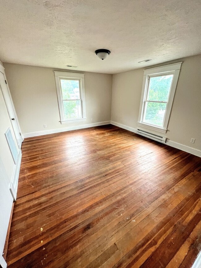 Building Photo - 3 Bedroom Home in Lynchburg