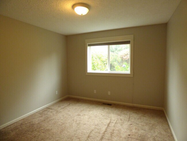 Building Photo - Rent Special: 1/2 Off January's Rent!