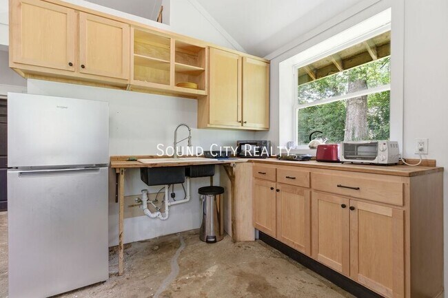 Building Photo - 113 Neese Dr