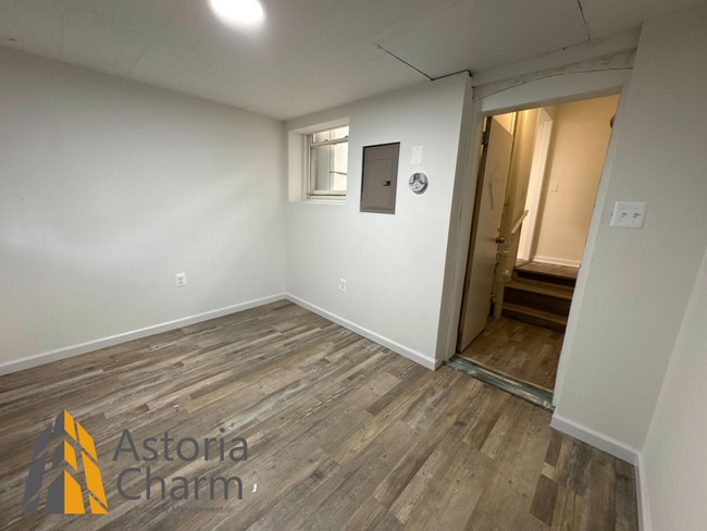 Building Photo - Cozy 2-Bedroom Home with Modern Updates & ...