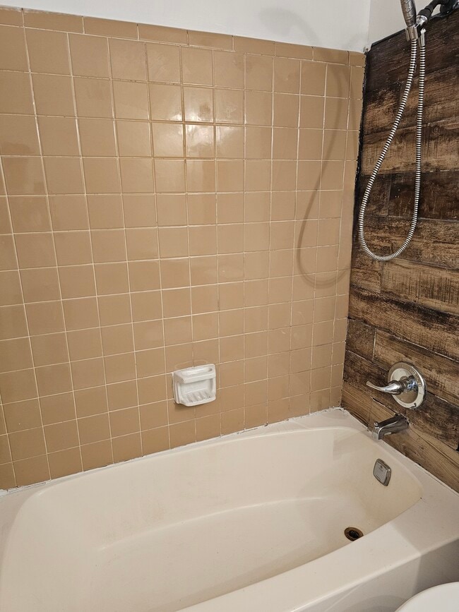 Building Photo - 818 Bradford Cir