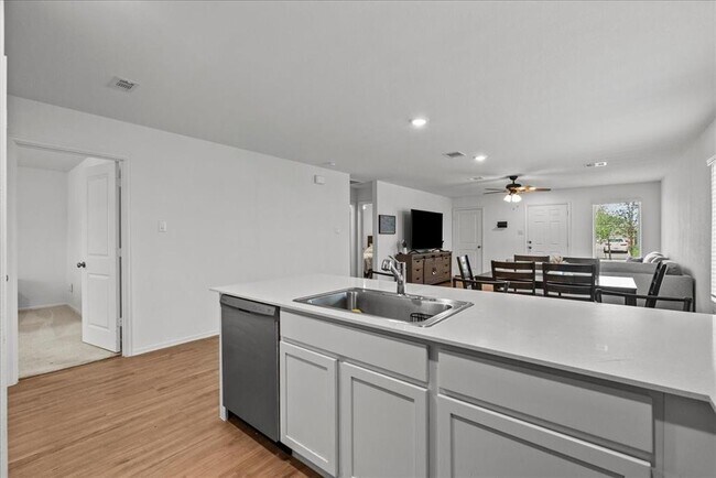 Building Photo - 9043 Estes Lks Dr