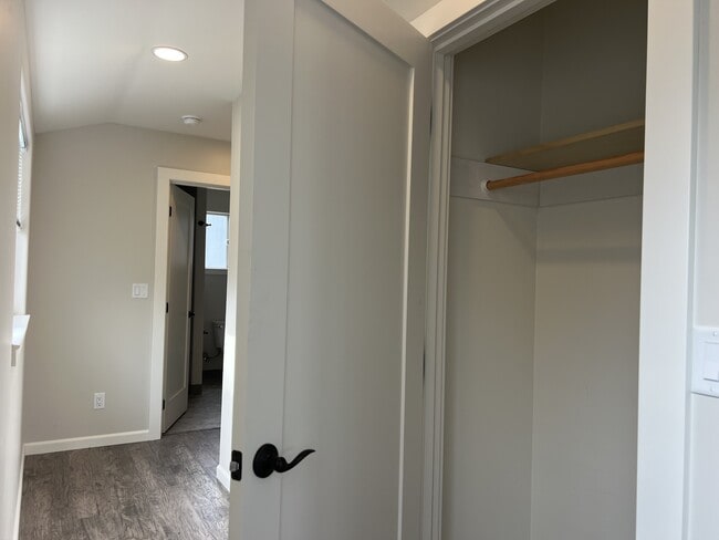 Building Photo - 1755 Glendale Dr