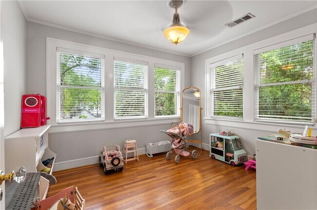 Building Photo - 685 E Morningside Dr NE