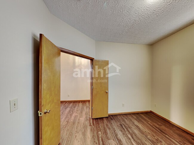 Building Photo - 8845 Amaranth Ct