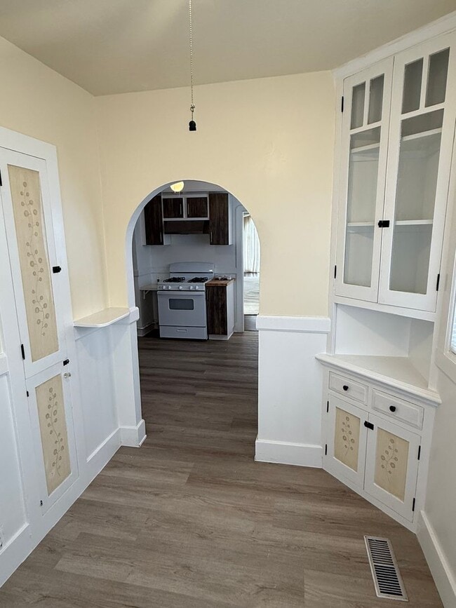 Building Photo - 4106 Walnut St