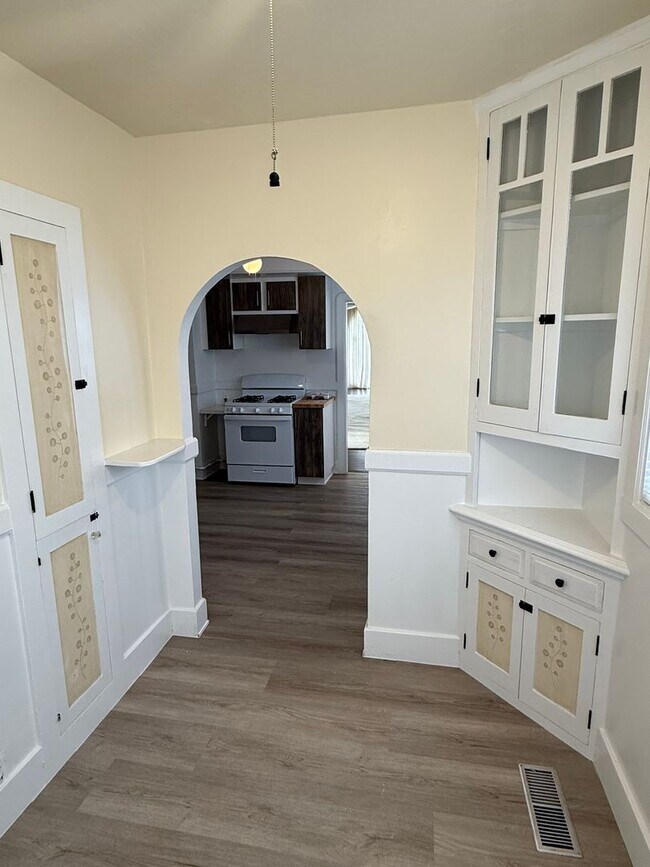 Building Photo - Better an a 3 Bedroom - 2 Bed House with a Studio