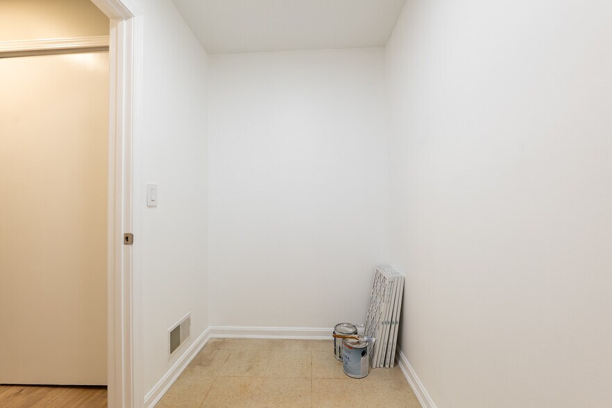 Building Photo - 5 Bernards Rd