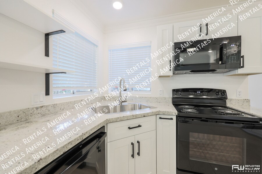 Building Photo - 2238 E Bel Air Ln