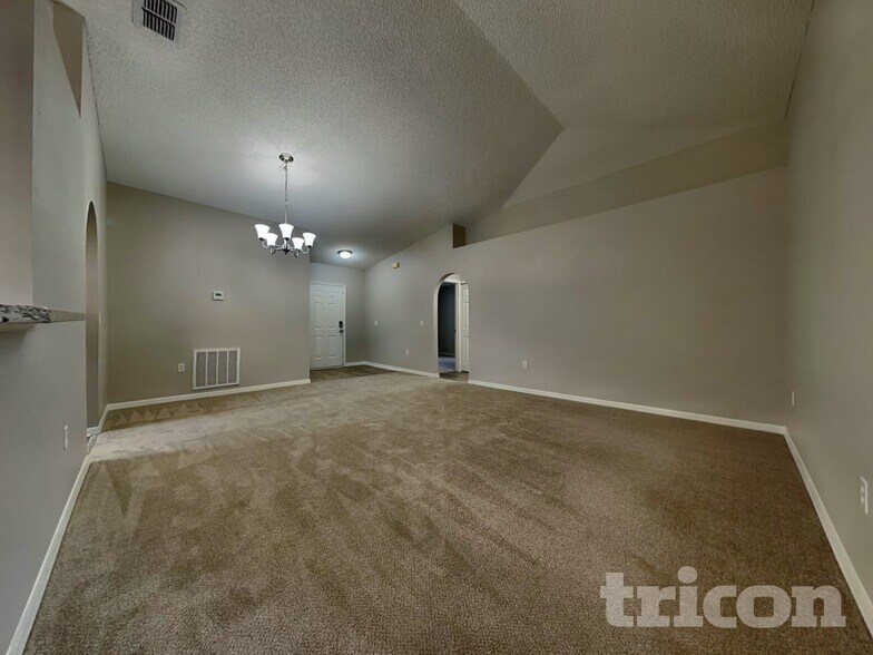 Building Photo - 4468 Woodley Creek Rd