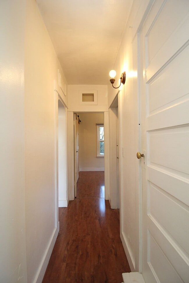 Building Photo - 1005 NE 58th Ave