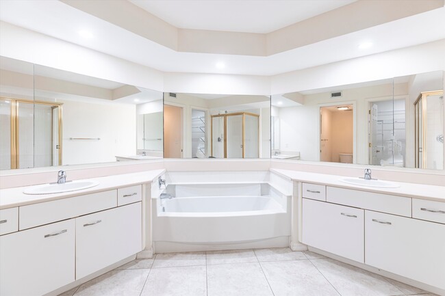 Building Photo - 6670 Ilex Cir