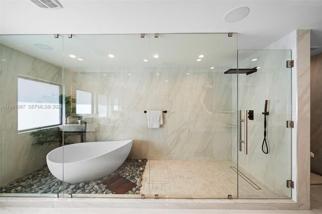 Building Photo - 710 S Shore Dr