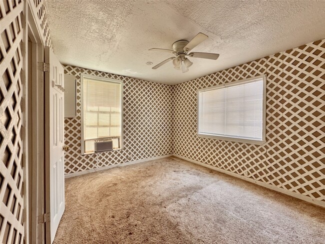 Building Photo - 3619 5th St