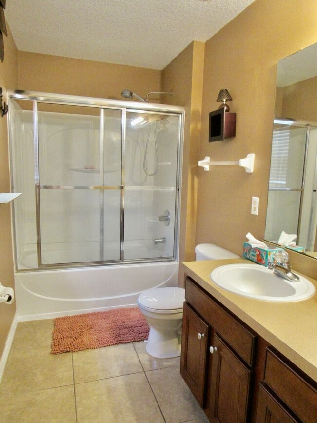 Building Photo - Beautiful 3-Bedroom Townhome with Resort-S...