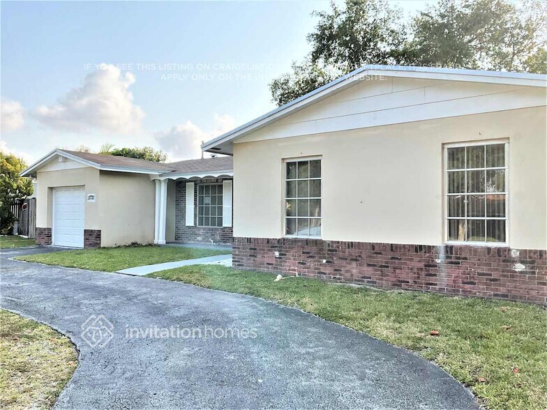 Building Photo - 11721 SW 122nd Ave