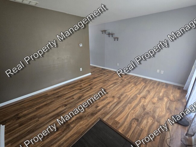 Building Photo - Three Bedroom Ranch
