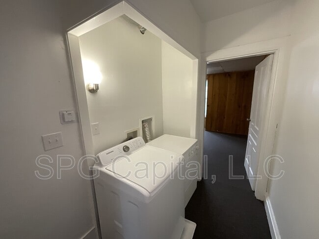 Building Photo - 245 W Jackson St