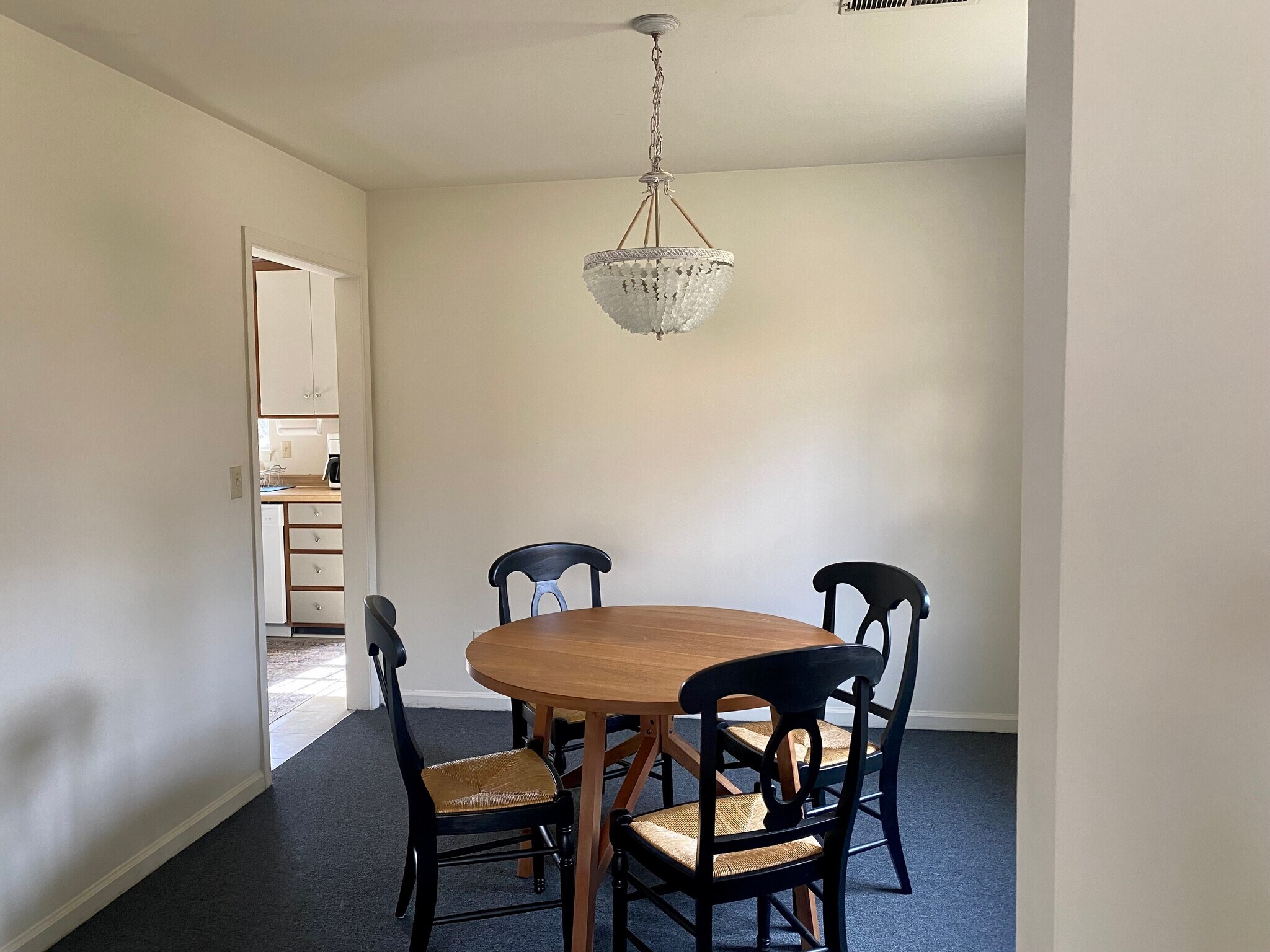 Building Photo - 1102A Grove St