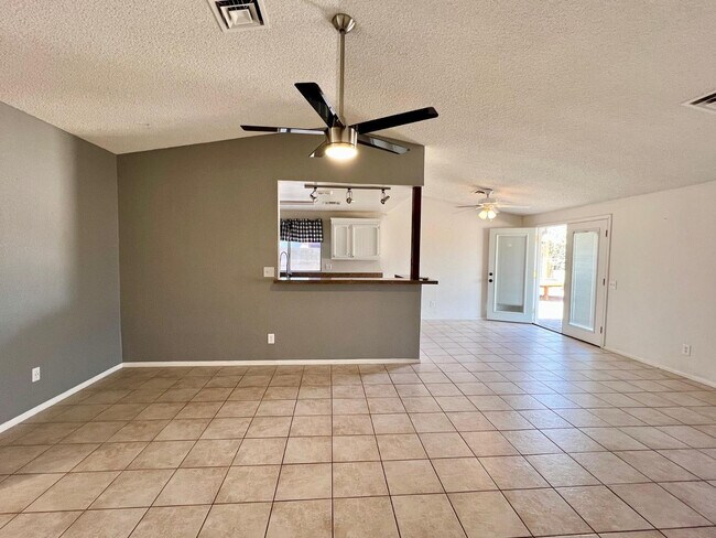 Building Photo - 4427 N 102nd Dr