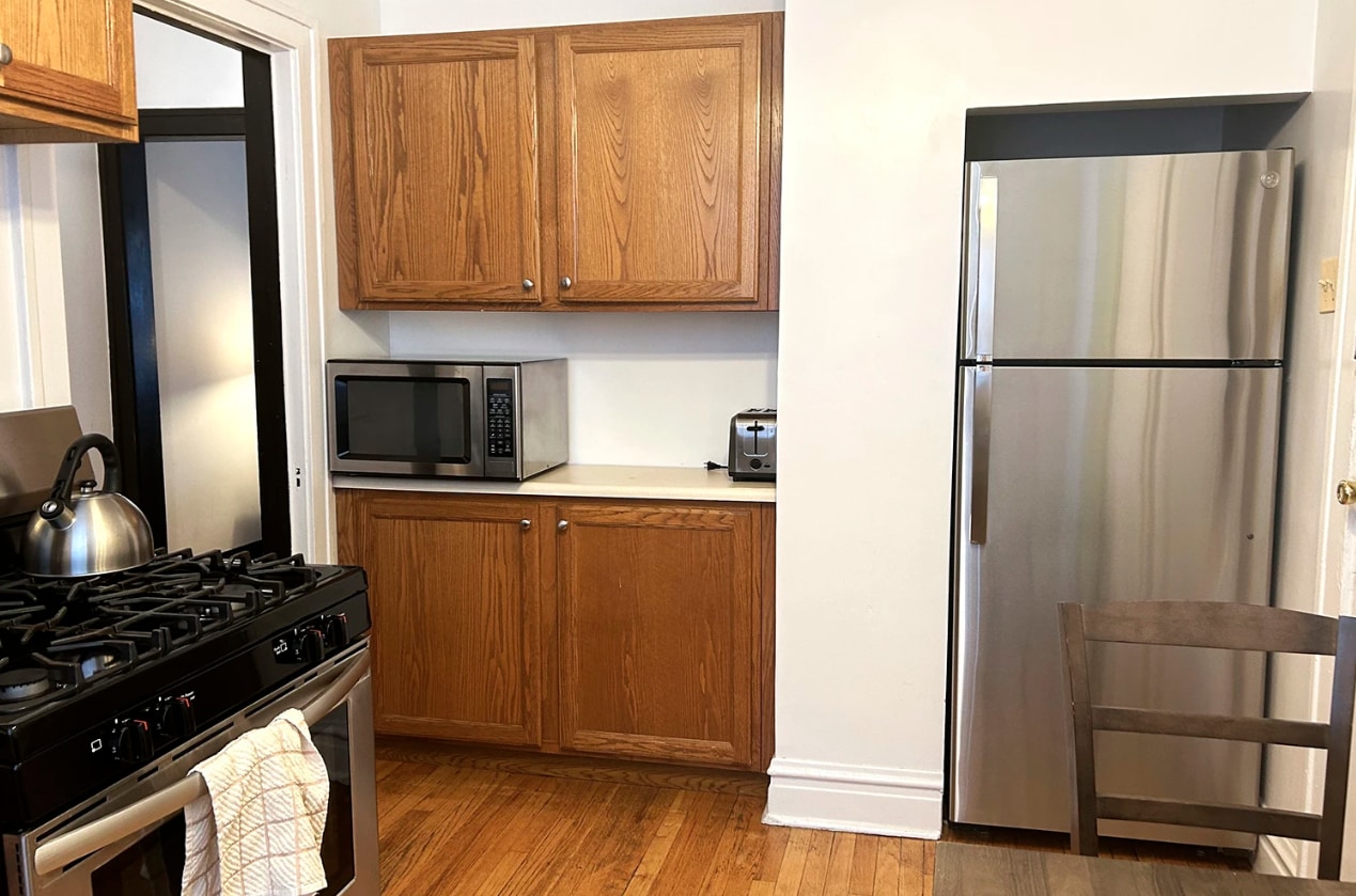 Building Photo - 1909 W Larchmont Ave