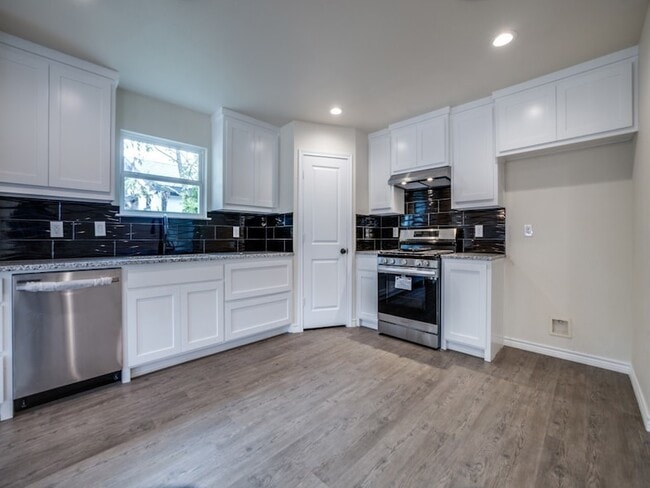 Building Photo - 4220 Hamilton Ave