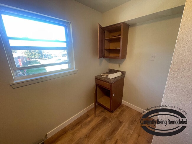 Building Photo - 319 West Blvd N