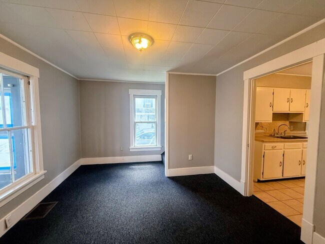 Building Photo - Three-bedroom one bathroom single family home for rent in North Canton