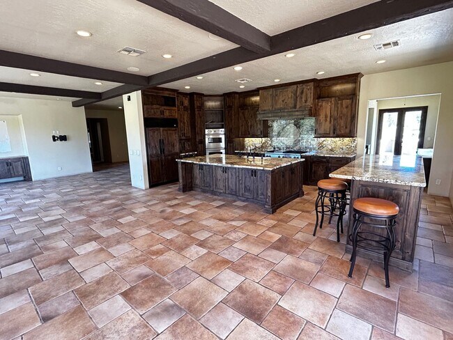 Building Photo - On GOLF COURSE LOT - 3 Bed/3Bath GATED Com...