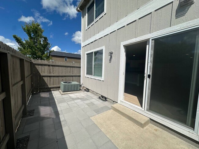 Building Photo - 7643 Coloma St
