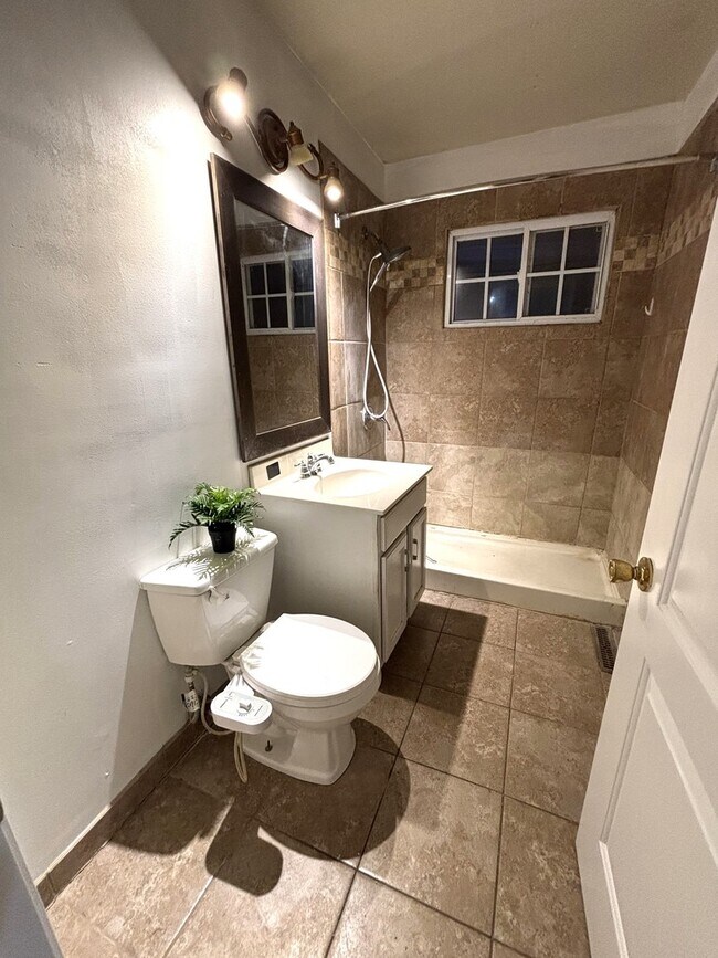 Building Photo - 200 Butte Ln