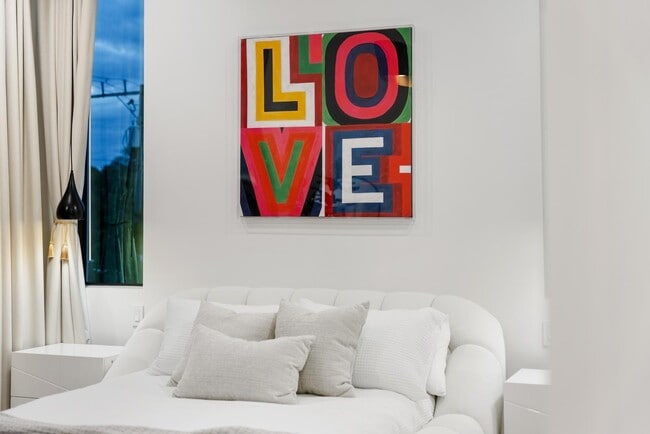 Building Photo - 220 S Swinton Ave