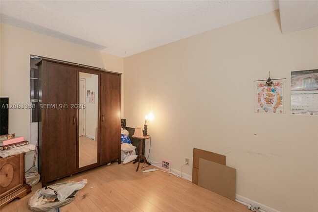 Building Photo - 6768 SW 39th St