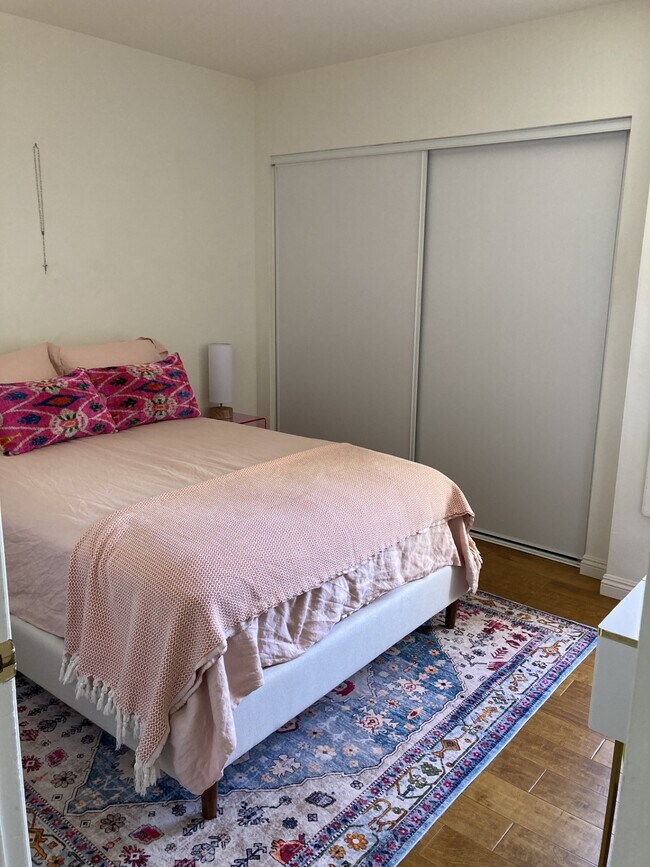 Building Photo - 1115 Creekside Way