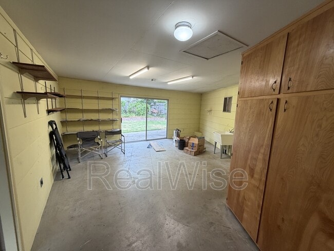 Building Photo - 710 NW Midland Ave