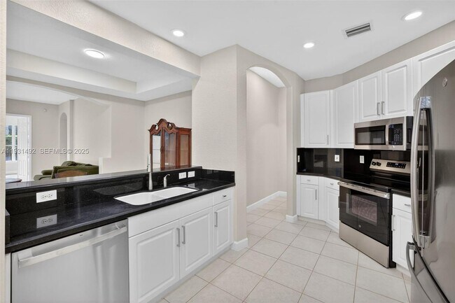 Building Photo - 940 Harbor View N