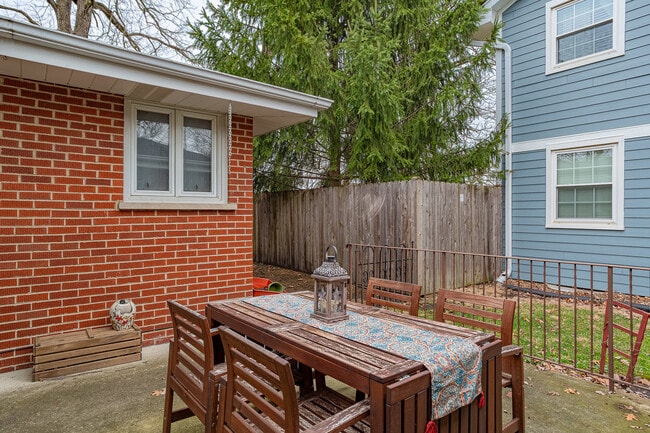 Building Photo - 3890 Gregory Dr