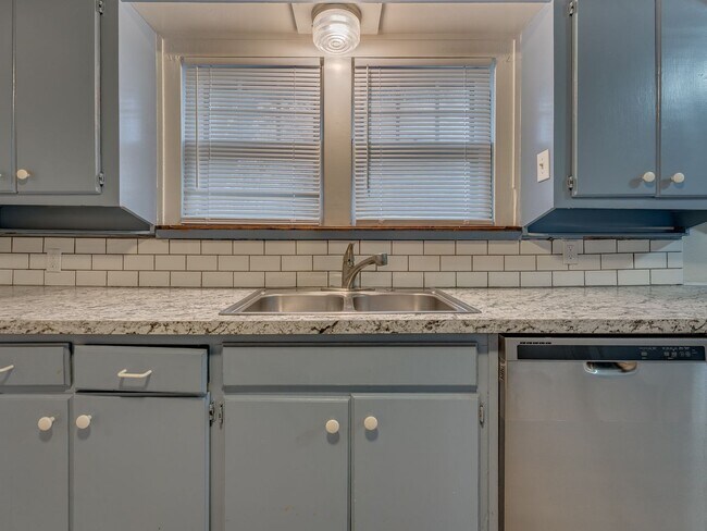 Building Photo - 3 Bedroom 2 Bath home in Shawnee!