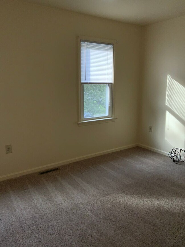 Building Photo - 1633 Chadwick Cir