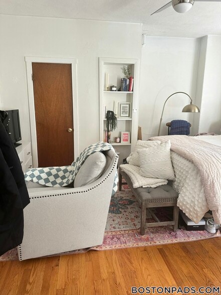 Building Photo - 108 Myrtle St