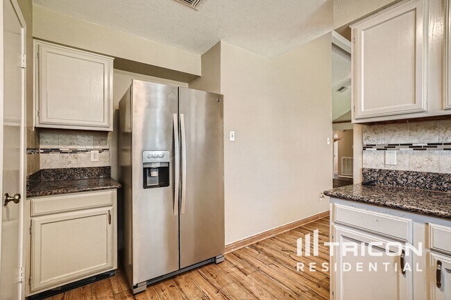 Building Photo - 2824 Sugar Wood Dr