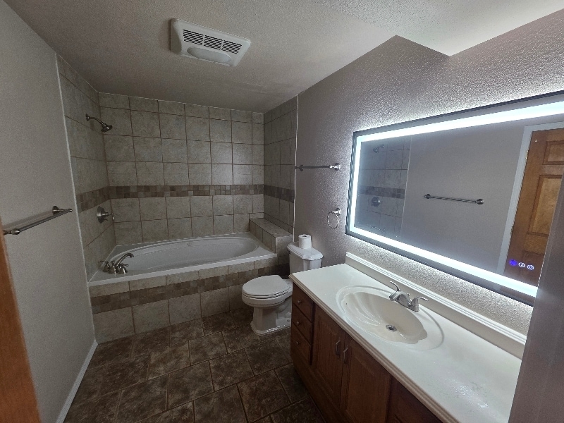 Building Photo - 18660 Kings Point Cir