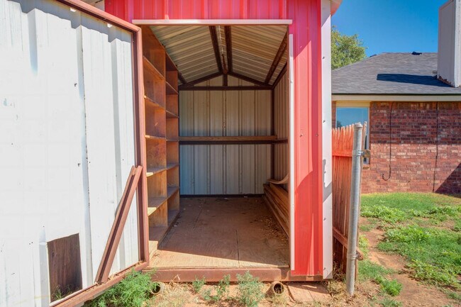 Building Photo - 6113 6th St