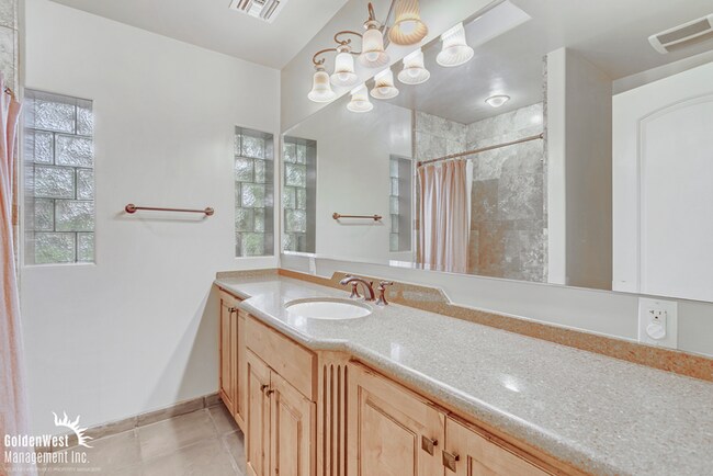 Building Photo - Charming 3Bdm 2Ba Home with Gated Entry an...