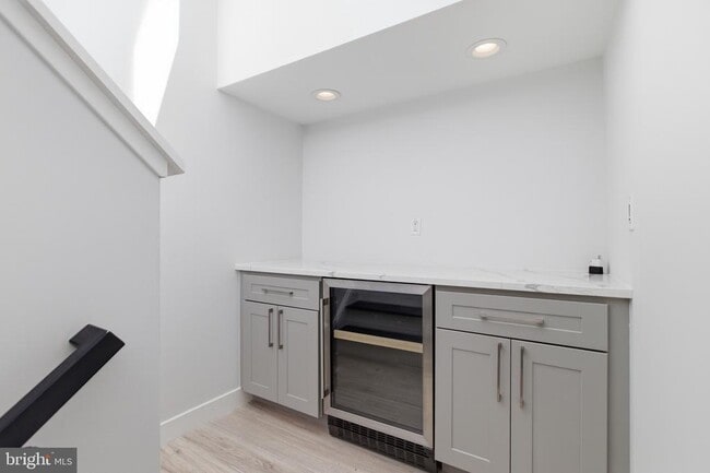 Building Photo - 1448 N Myrtlewood St