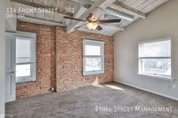 Building Photo - 114 Front St