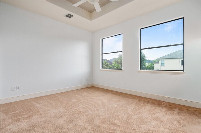 Building Photo - 4523 Maple St