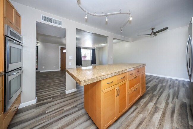 Building Photo - 3221 S Grady Ave